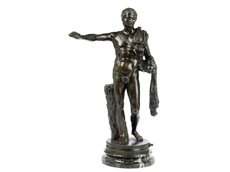 Bronzefigur eines antik-römischen Jünglings „Cesare te salutant“